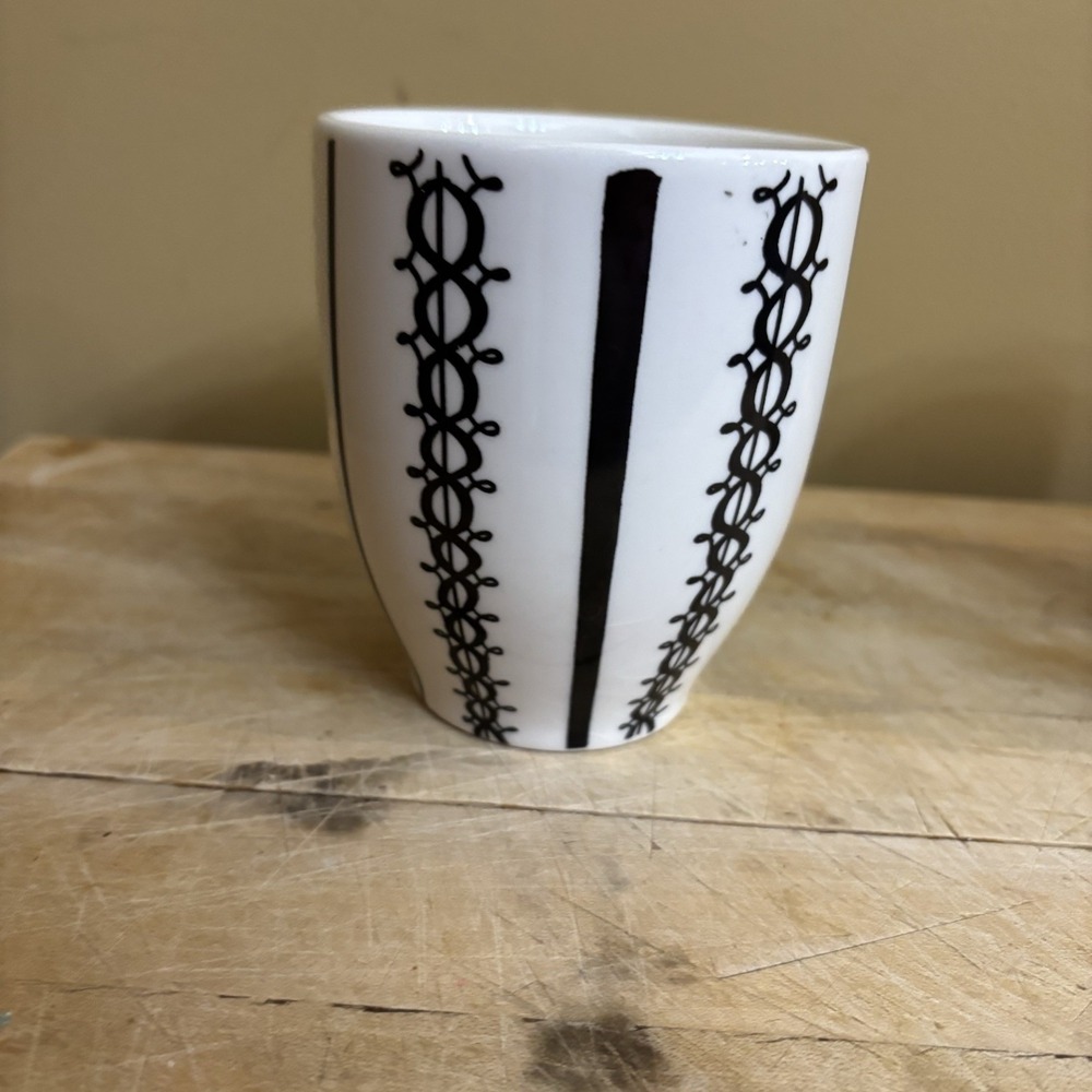 Pottery Barn Set Of 2 Black White Coffee Cups Mugs Made in Brazil‎ Vintage - Picture 3 of 8